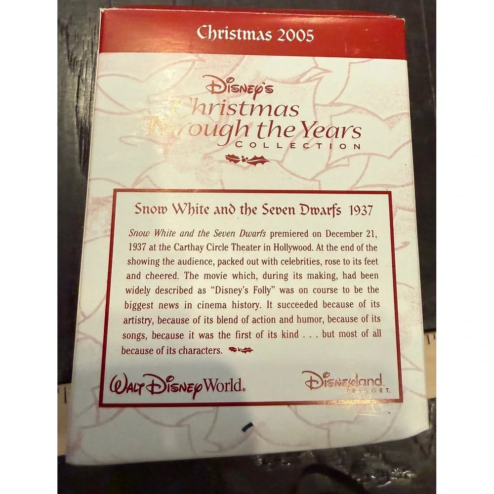 Disney Ornament Snow White Seven Dwarfs 2005 Glass Christmas Through The Years